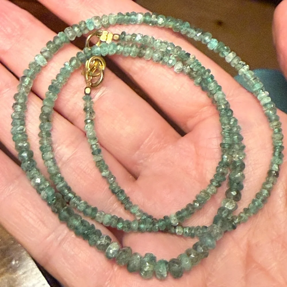 Faceted natural emerald bead necklace - Picture 11 of 14